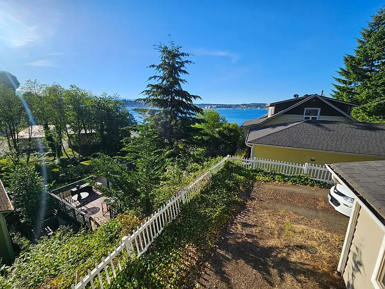 1390 Retsil Rd E — Photo 13