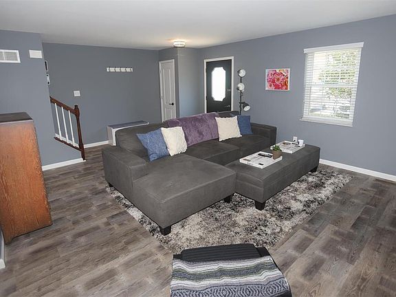 3rd image of 1035 Pinegate Dr
