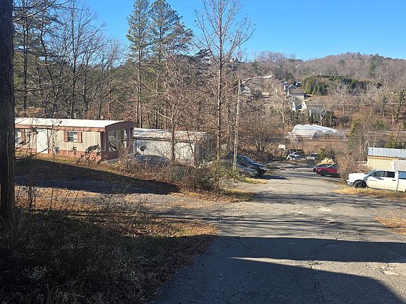 2nd image of 17 Olivewood Dr