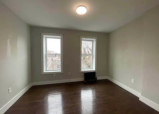 2nd image of 462 Lexington Ave APT 4L