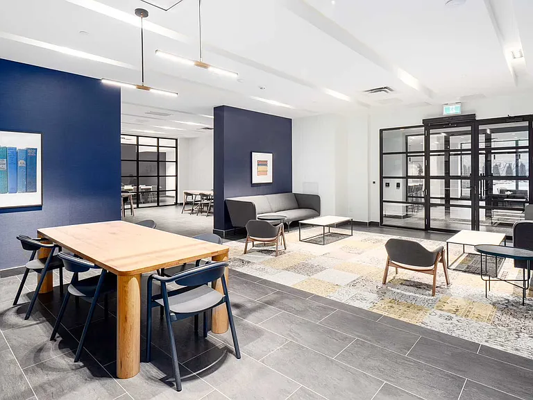 2376 Dundas St W — Photo 34