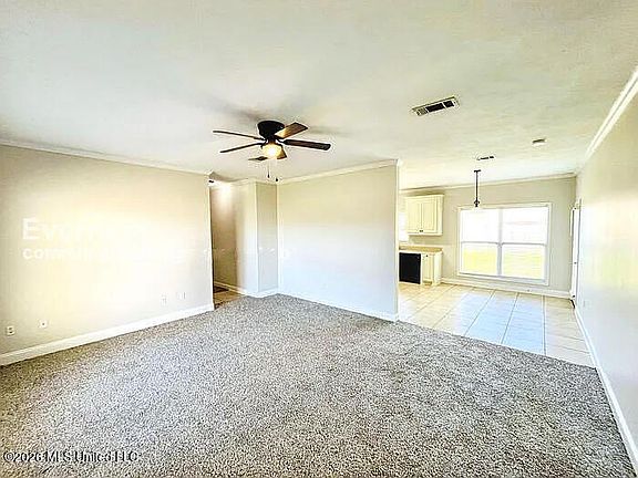 3rd image of 571 King Ranch Rd