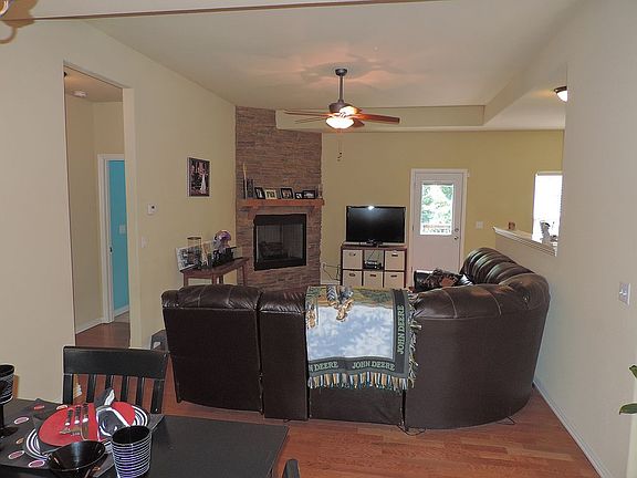 4th image of 6 Welland Ln
