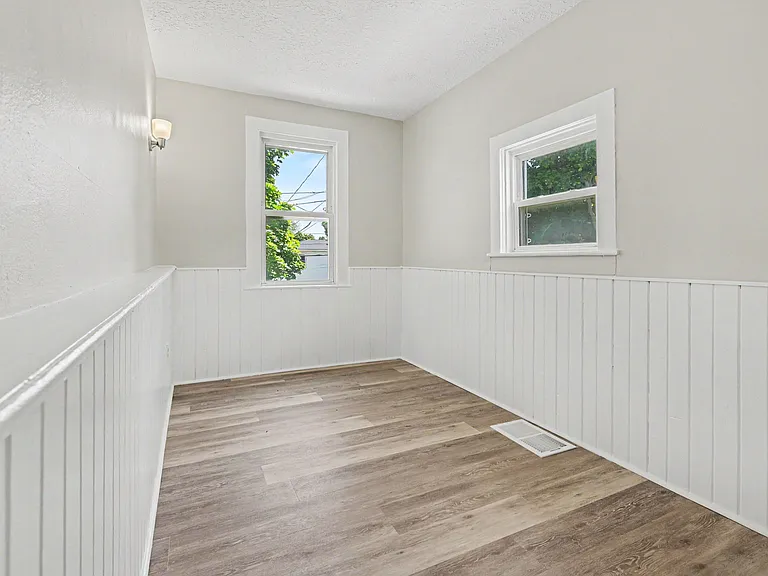 412 Scott St — Photo 8