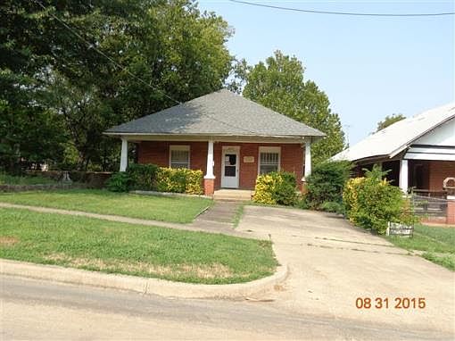 2nd image of 527 N 2nd St