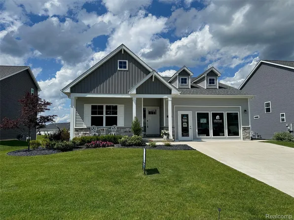 362 Jubilee Dr, Whitmore Lake, MI 48189