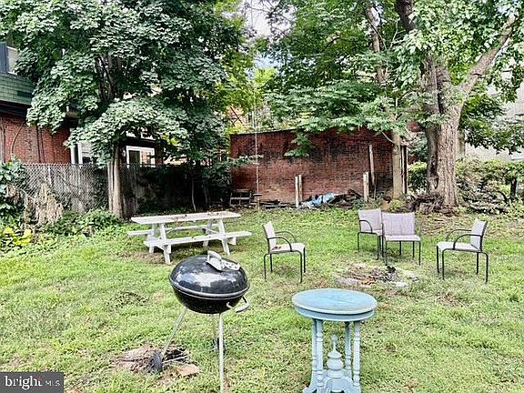 3rd image of 4813 Chester Ave #0