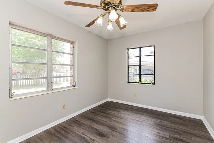 402 Ariana Ave — Photo 9