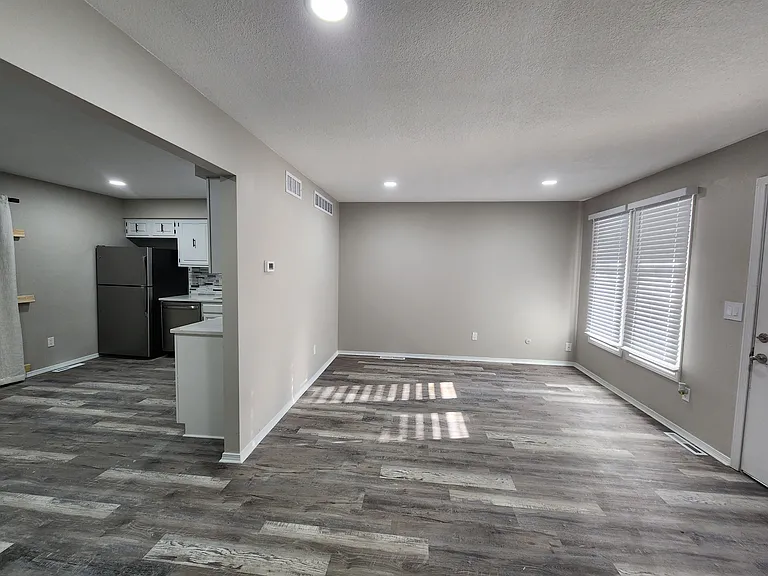 3224 S Walnut St — Photo 1