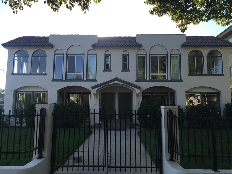 4259 Rosewood Ave — Photo 1