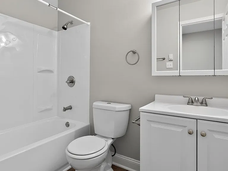 Waters Edge Apartments — Photo 30