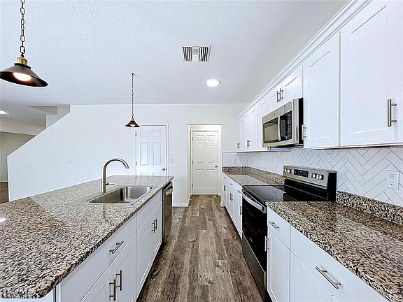 5th image of 1396 Axel Cir