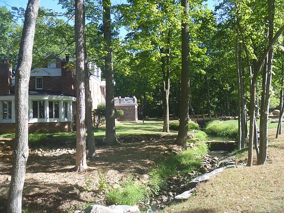 4th image of 6 Meadow Ln