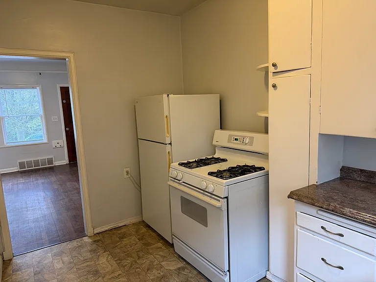 1504 N Jarrett St — Photo 5