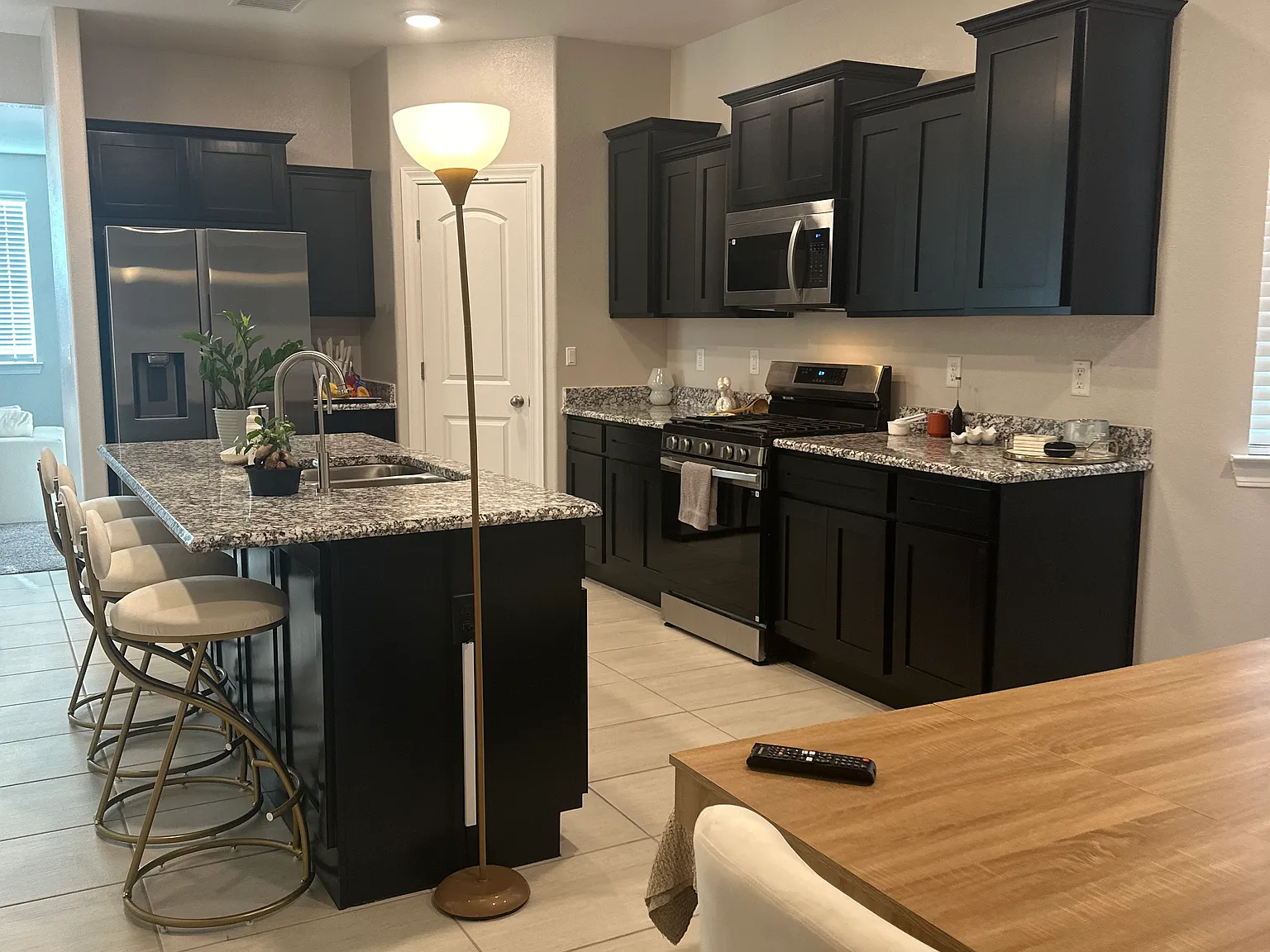 3 bed, 2.5 bath, 2130 sqft, $2,500 — Photo 3