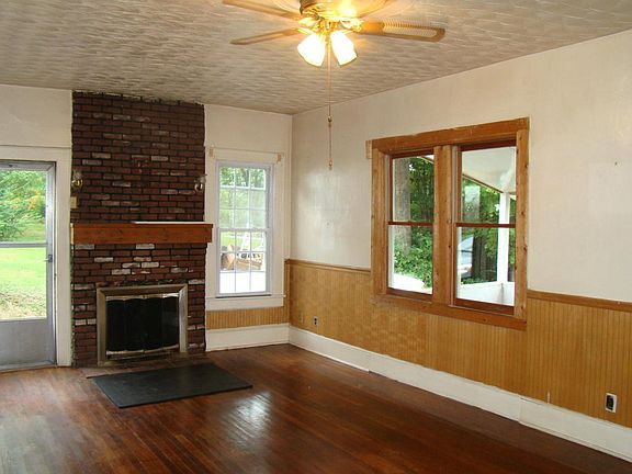 5th image of 231 E Pennsylvania St