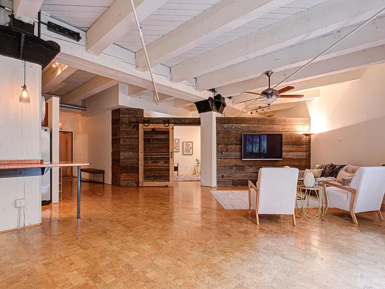 1420 NW Lovejoy St #332 — Photo 8