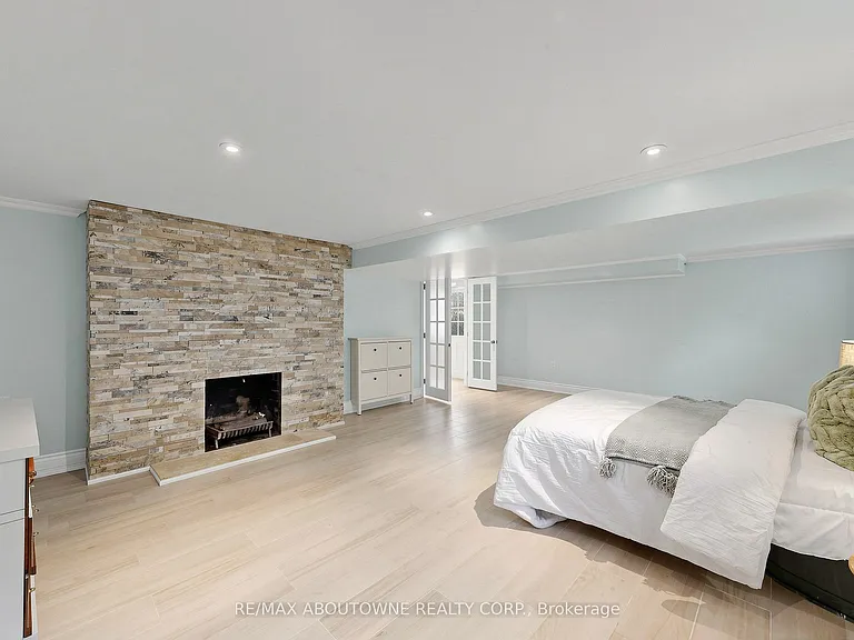 1316 Cambridge Dr — Photo 43