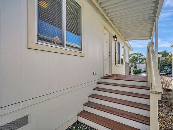 3rd image of 108 Redwing Drive