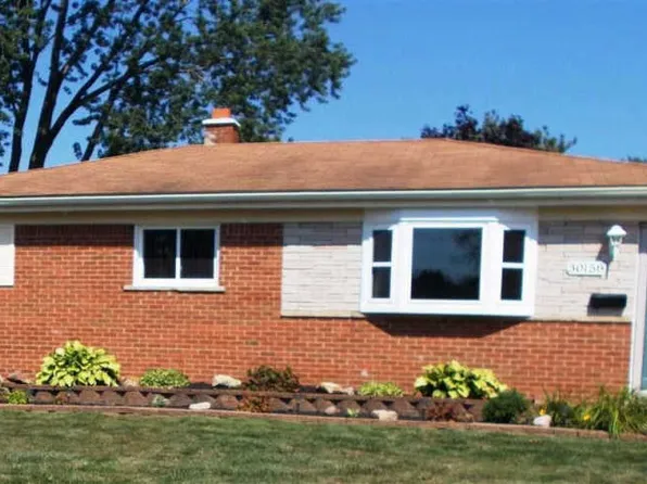 30158 Iroquois Dr, Warren, MI 48088