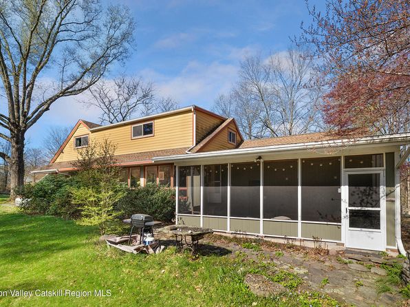 101 East Ave Avenue, Walden, NY 12586