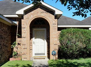 318 Fallen Oak Ln, Texas City, TX 77591