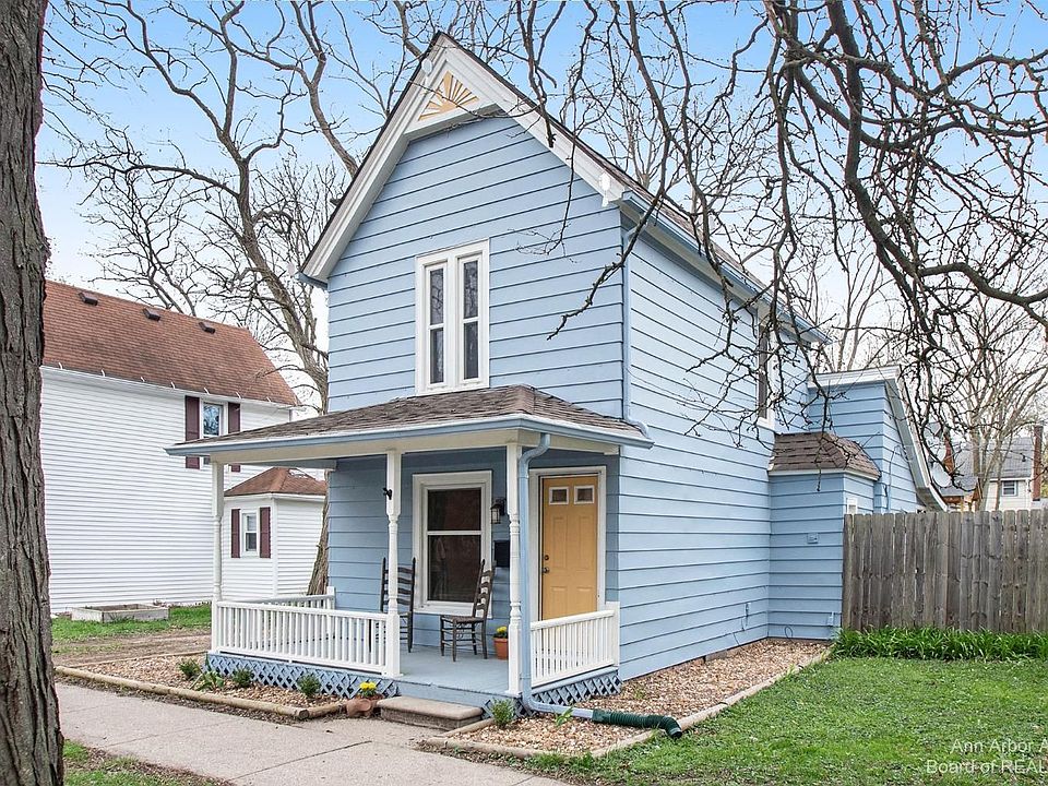 1st image of 214 Oakwood St