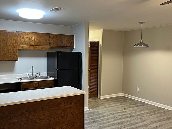 3rd image of 614 E Knox St #B