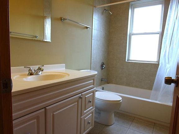5th image of 5621 N Christiana Ave APT 3