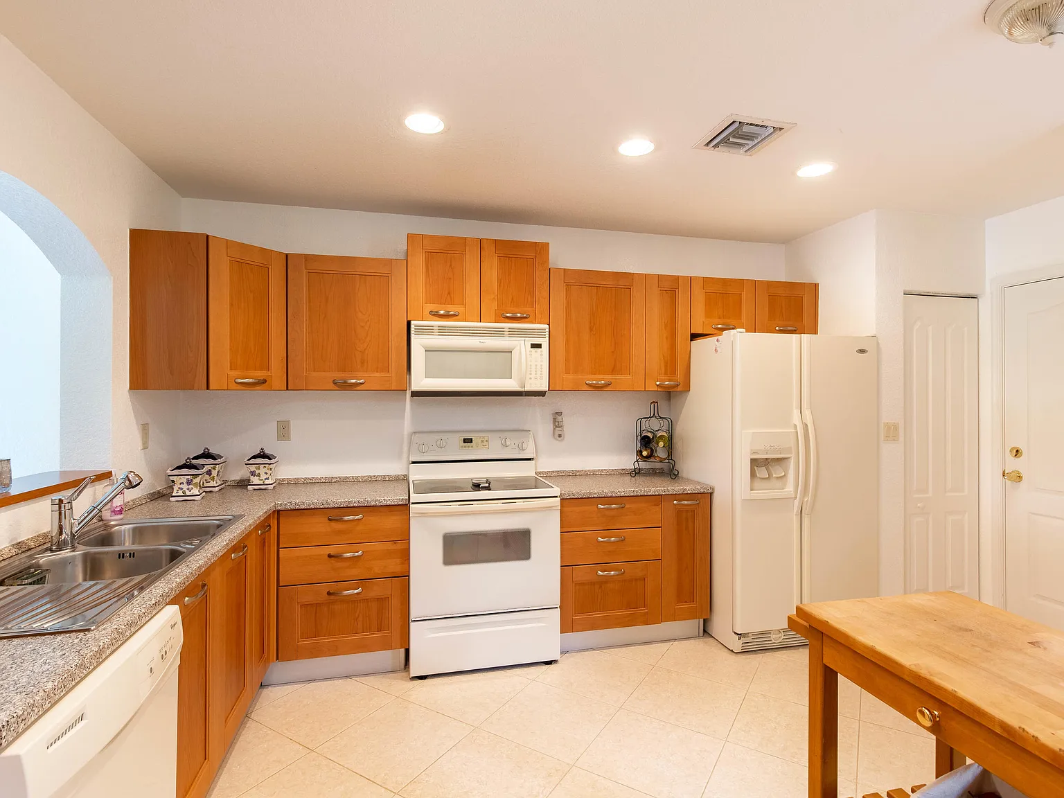 3 bed, 2.5 bath, 1779 sqft, $5,000 — Photo 3