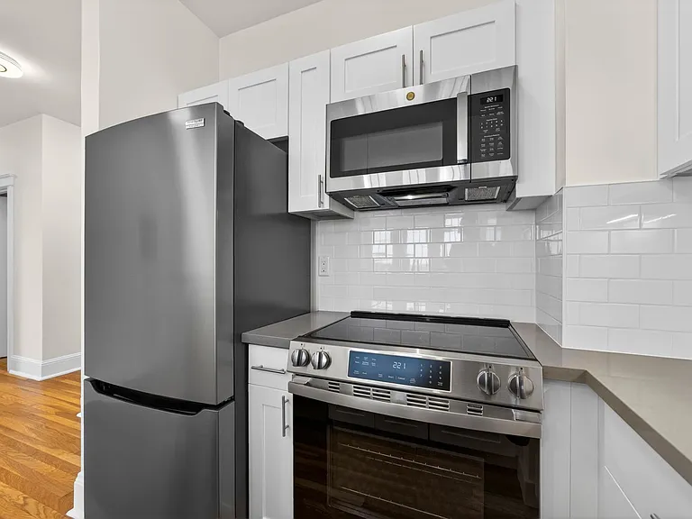 990 Bay St #1114R — Photo 8