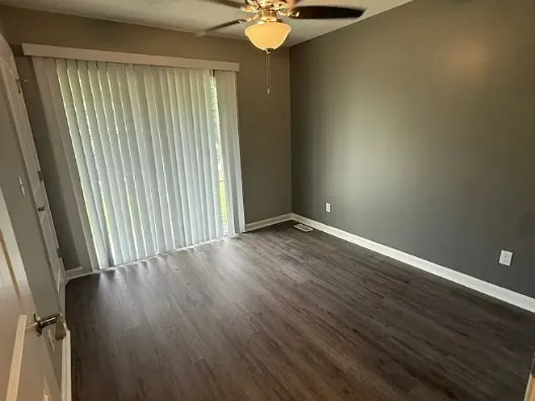 601 S Hillcrest St — Photo 9
