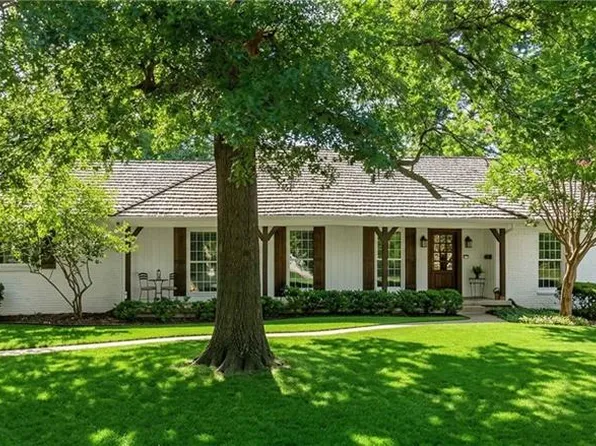 10409 Pawnee Ln, Leawood, KS 66206