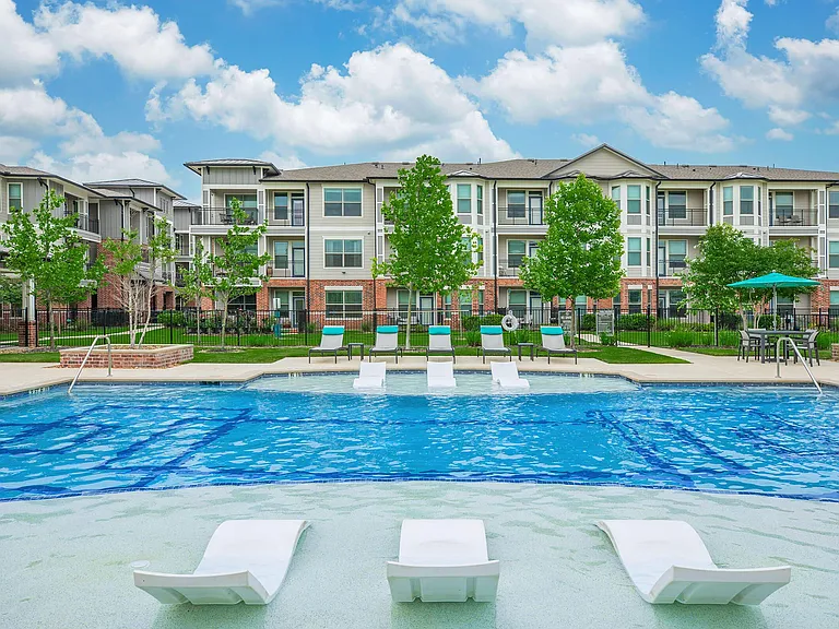 Residence at Oakmont Apartments — Photo 1