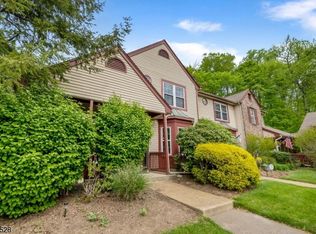 1112 Hickory Ct, Monmouth Junction, NJ 08852