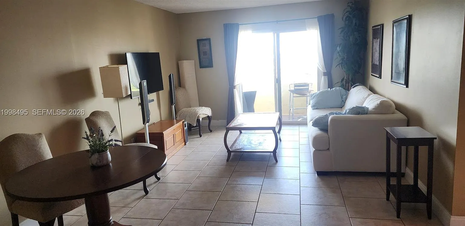 Victoria Park Tower Condo — Photo 4
