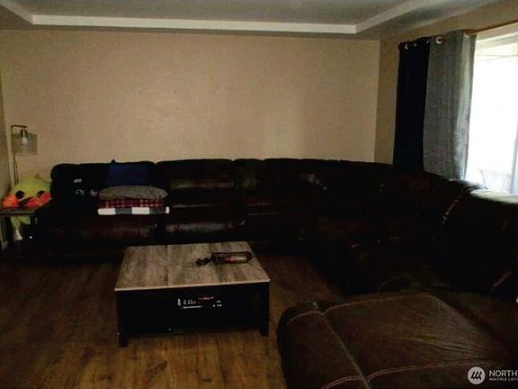 4th image of 11608 34th Street NE