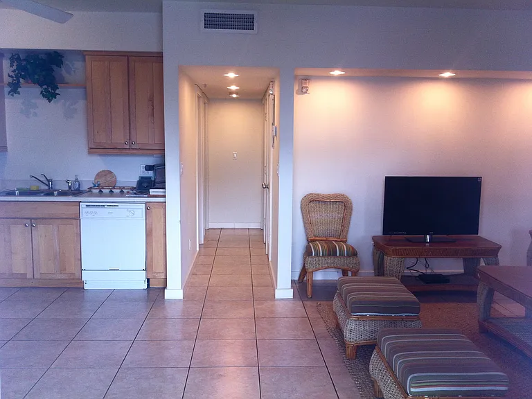 715 Caroline St #102 — Photo 4