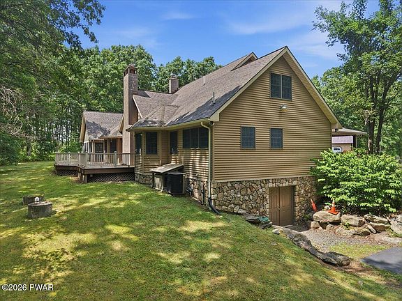 4th image of 136 Hilltop Ln