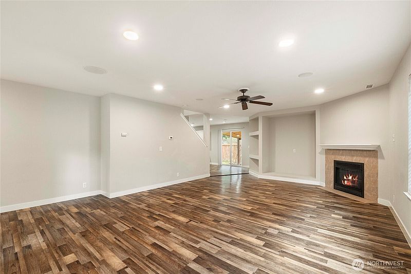 4th image of 8213 209th Avenue Ct E