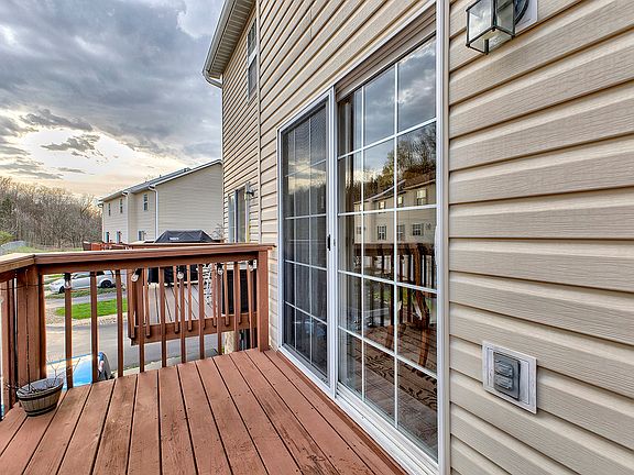 2nd image of 818 Mount Pleasant Rd