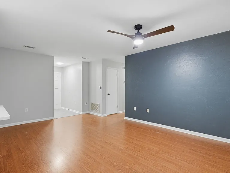 3309 NW 18th St — Photo 4