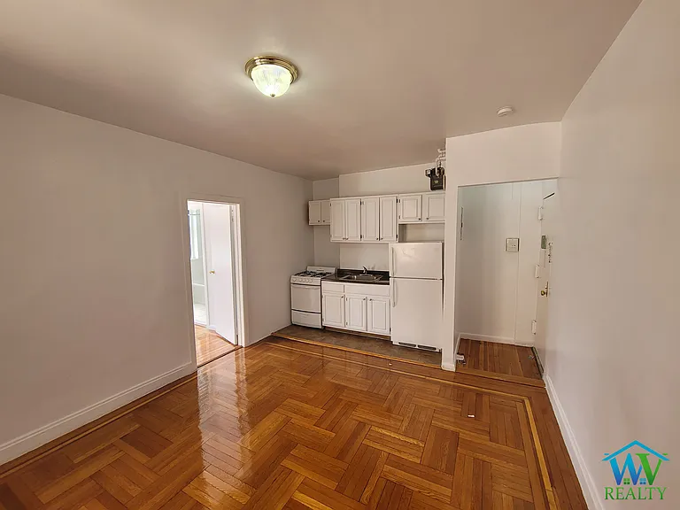 3230 Steuben Ave #1C — Photo 2