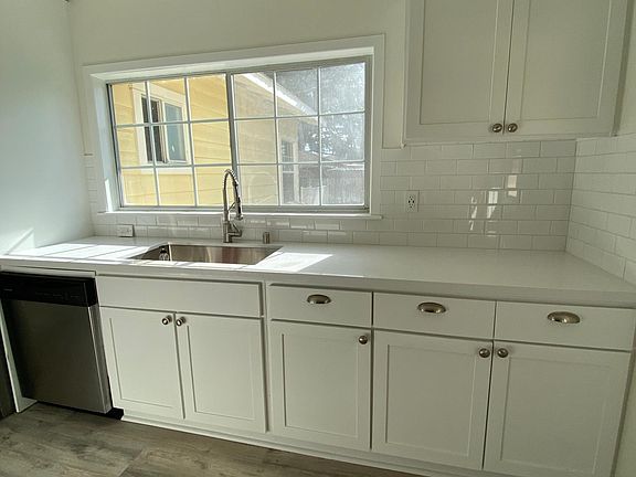 3rd image of 2921 N Mountain Ave