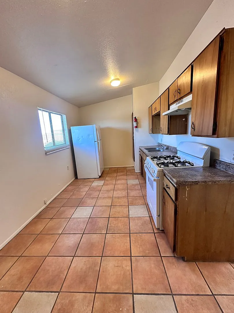 Flora Vista — Photo 2