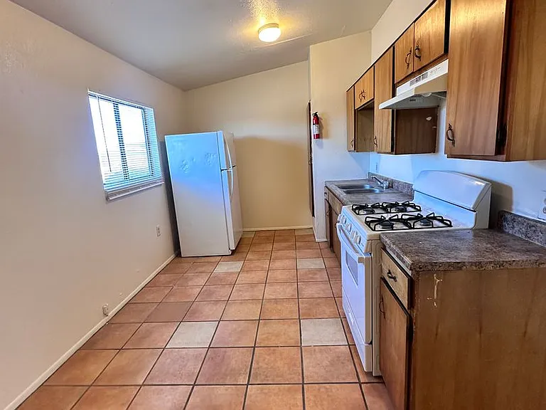 Flora Vista — Photo 2