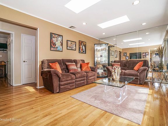 3rd image of 40 Westbury Ave