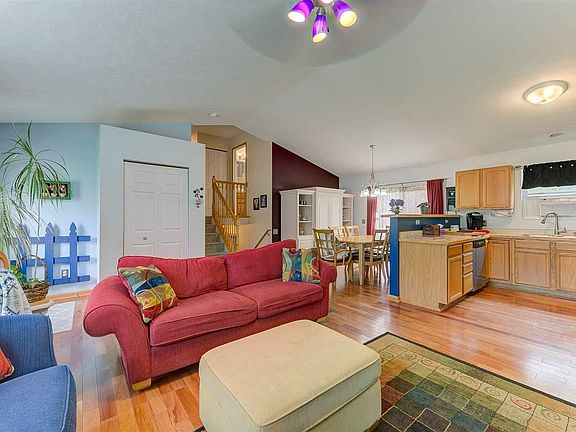 3rd image of 2447 Lakes North Dr