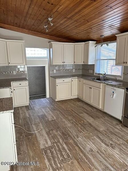 2nd image of 157 Helderberg Avenue