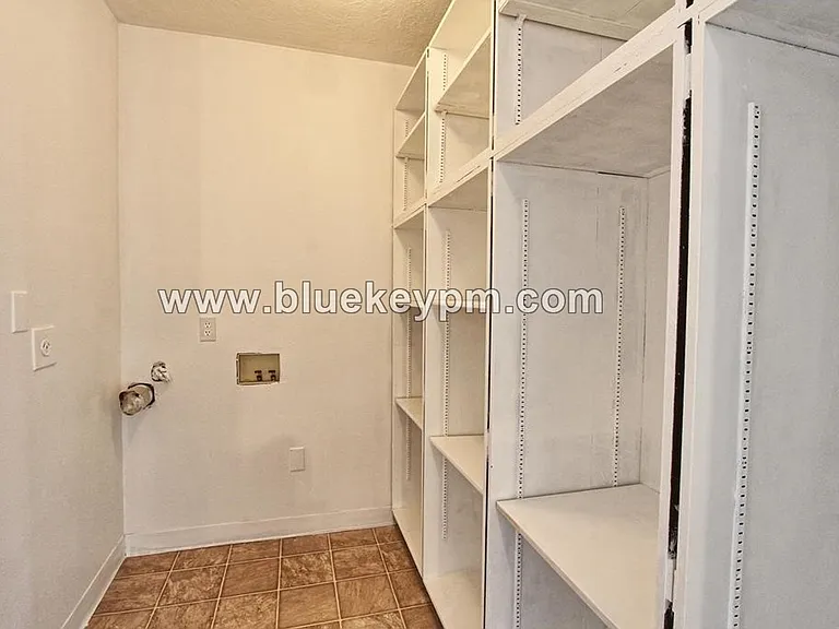 4716 NE 108th Ave — Photo 6